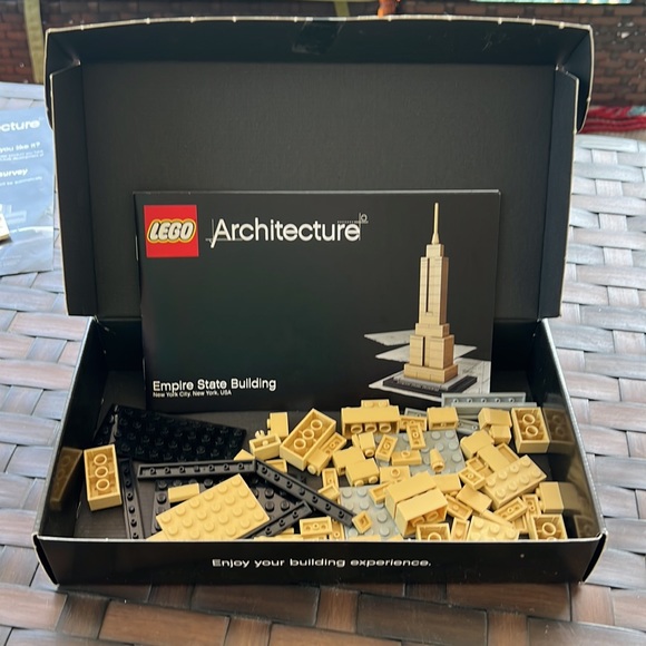 LEGO ARCHITECTURE EMPIRE STATE BUILDING - Picture 2 of 2